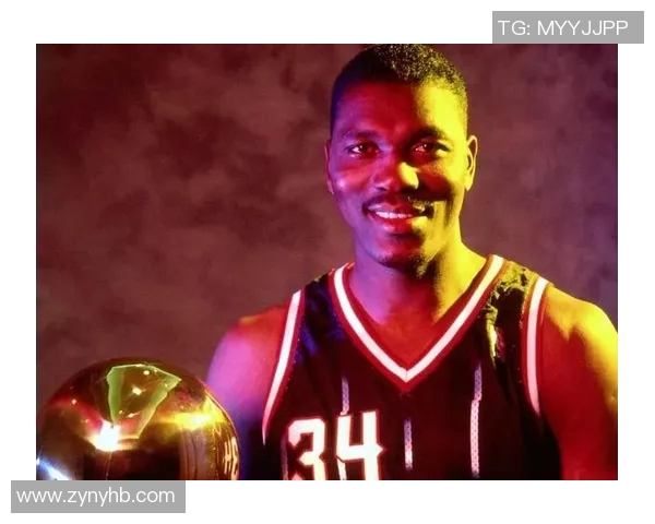 奥拉朱旺传授篮球智慧姚明倾听巨星教诲的成长之路