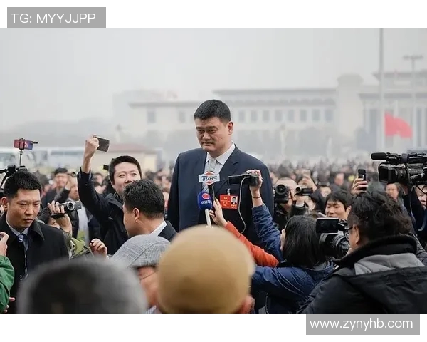 白云松与姚明的传奇故事：从篮球场到人生舞台的跨越与启示