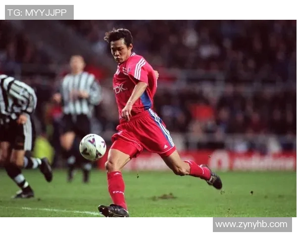 足球明星背包揭秘视频曝光球场外的真实生活与个性风采