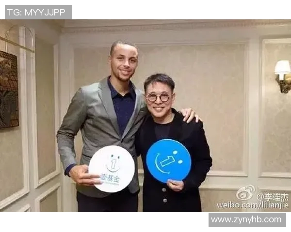 李连杰与足球明星同框合影展现体育与武术的完美融合与友谊